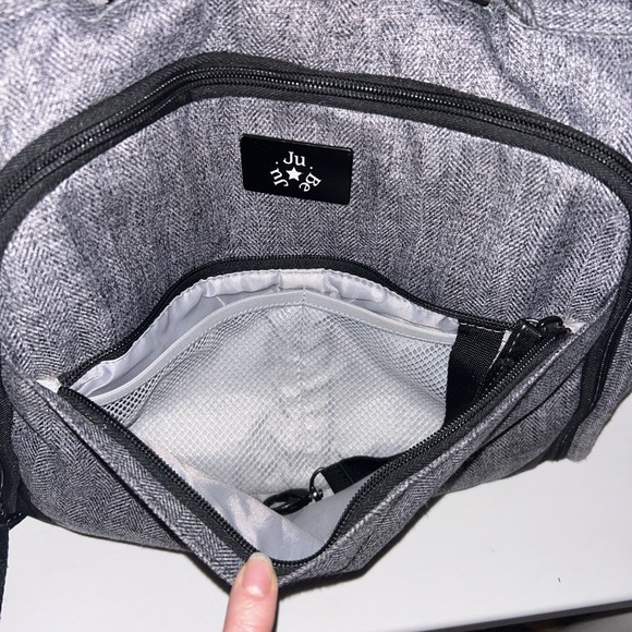 JuJuBe‎ Limited Edition Classical Convertible Diaper Bag - Graphite - Picture 6 of 7